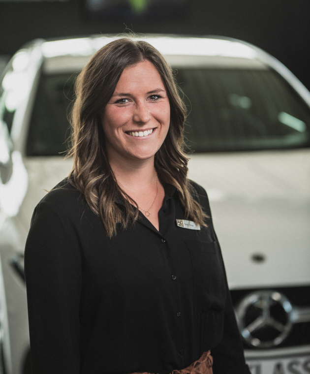 Lena Buchenberg, Serviceassistentin